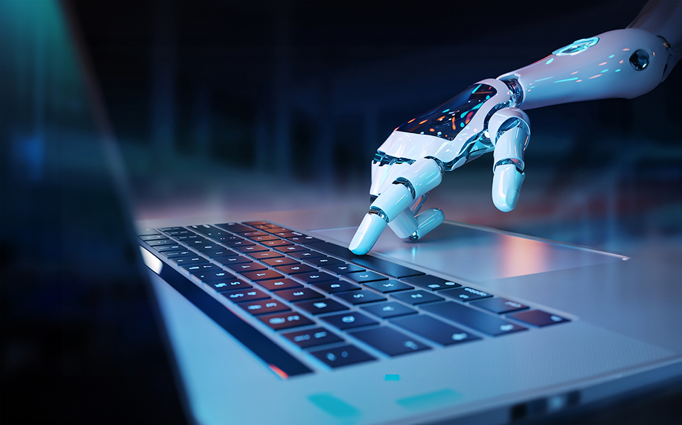 ロボットがキーボードを操作するイメージ